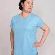 Rennon mallinen classic tee BL .ltä pyöristetyllä helmalla, jossa on tpaita pituiset hihat. Soveltuu ihanasti tanssitunnille, jooga/pilates tunnille tai mihin vain liikuntaan.