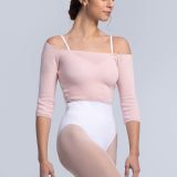 Lämmittely crop top Intermezzo :lta. Tämä neule sopii sekä tunnille että vapaa-ajalle.