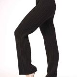 Lämmittelyhousut Fernande, Intermezzo :lta ovat valmistettu Espanjassa. Pehmeä ja lämmin materiaali tekee housuista täydelliset viileämpiin päiviin.