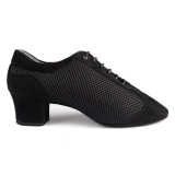 PortDance PD Pluma on erinomainen valinta tanssijalle, joka etsii kevyttä, joustavaa ja tyylikästä harjoituskenkää latinalaistansseihin ja monipuoliseen tanssiharjoitteluun.