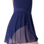 Capezio Essentials Pull-On -balettihame kevyt sifonkihame viimeistelee balettiasun. Helppo päälle puettava ja kaunis kietaisuhametta muistuttava leikkaus.