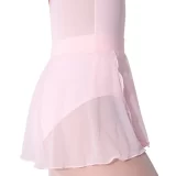 Capezio Essentials Pull-On -balettihame kevyt sifonkihame viimeistelee balettiasun. Helppo päälle puettava ja kaunis kietaisuhametta muistuttava leikkaus.