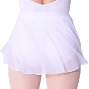 Capezio Essentials Pull-On -balettihame kevyt sifonkihame viimeistelee balettiasun. Helppo päälle puettava ja kaunis kietaisuhametta muistuttava leikkaus.